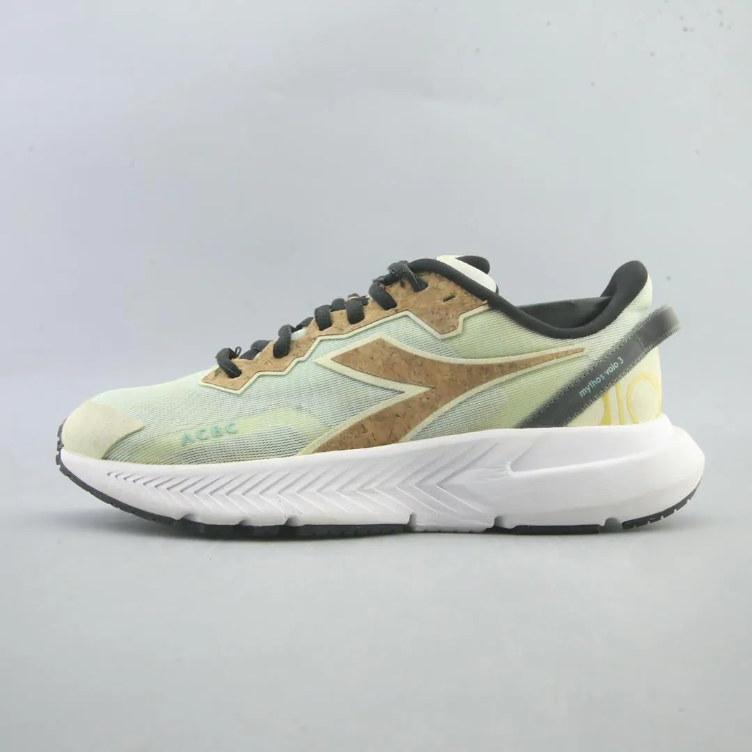 DIADORA MYTHOS BLUSHIELD VOLO HIP 3 Running New Balance Shoes