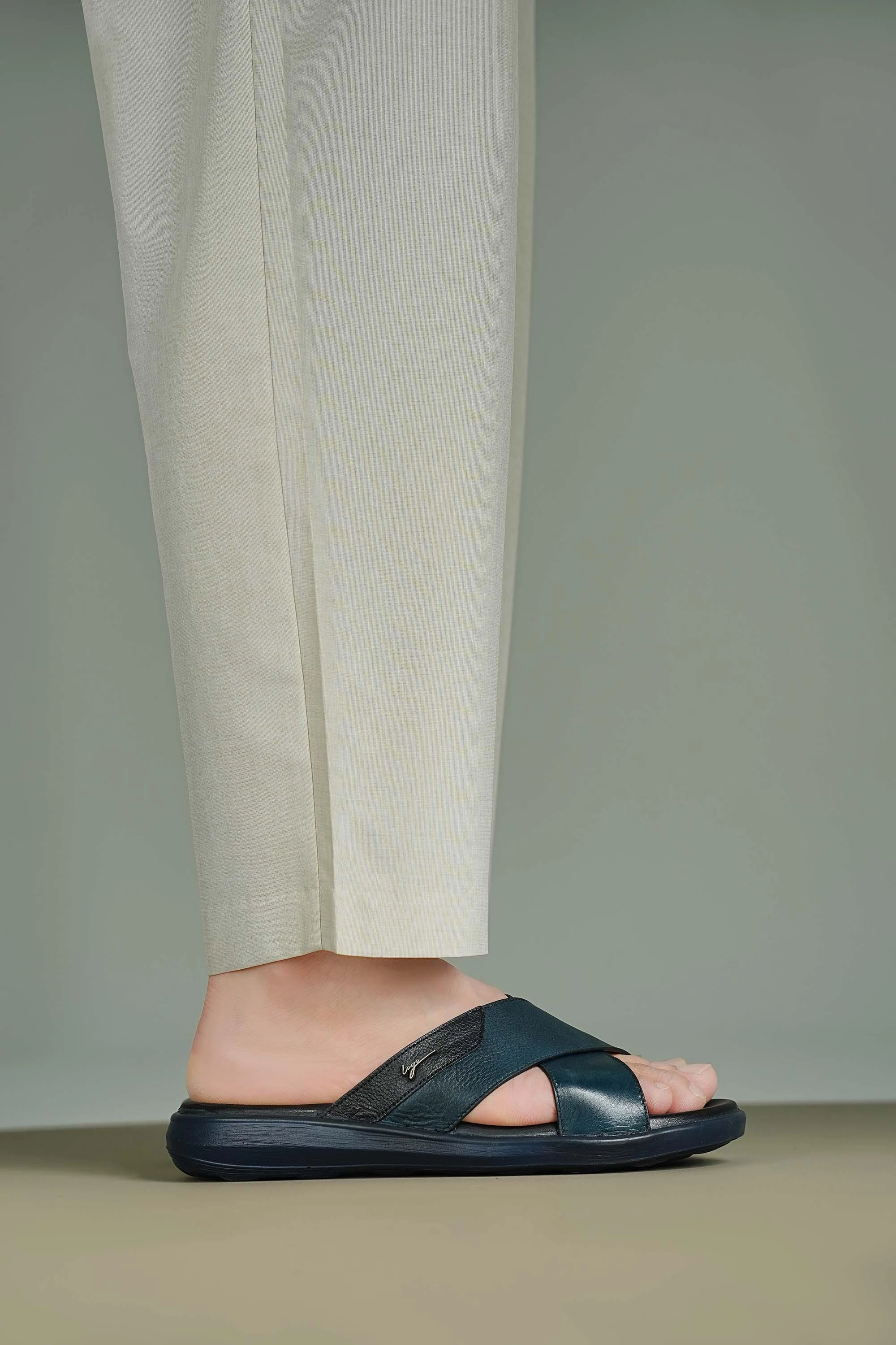 Disney Slides LOGO 7942 BLA