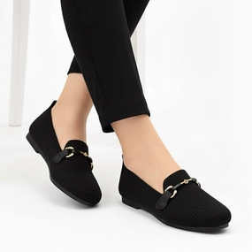 M01036 flat pump Celebrities Wearing Flat Shoes