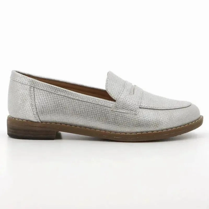 Clarks Brogues Hamble Oak Soft Style by Hush Puppies Tysan Loafer With Saddle - Silver