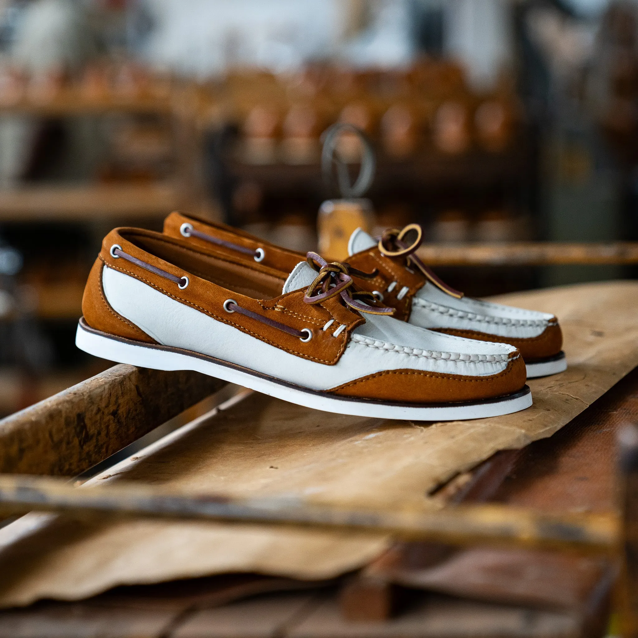 Nike Air Flight Huarache Casual Shoes Boothbay Boat Shoe - Parchment Cotswold/Chestnut Vienna