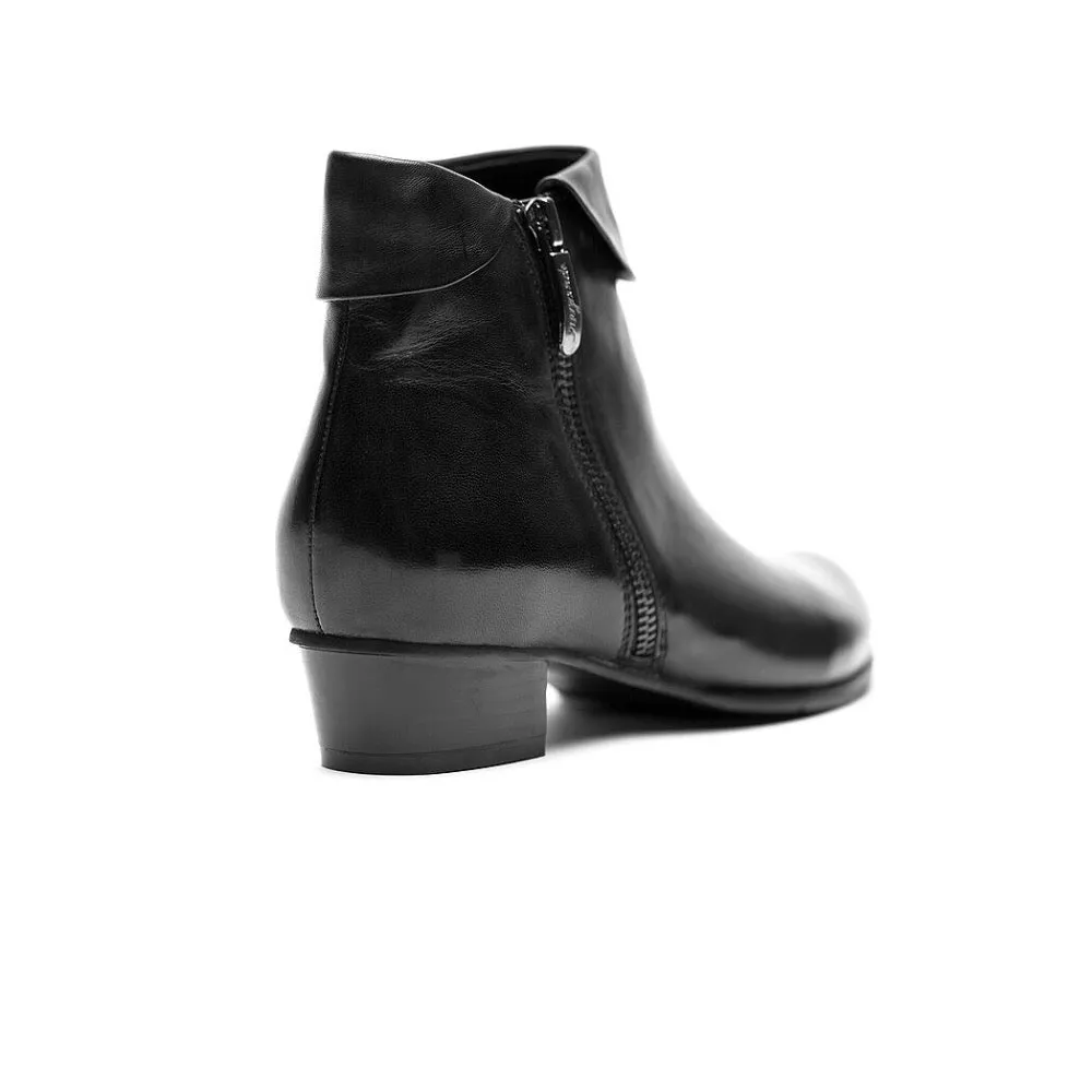 Regarde Le Ciel Stefany-03 Women's Lace / Zip Up Ankle Boot Black Leather Gumleaf Boots