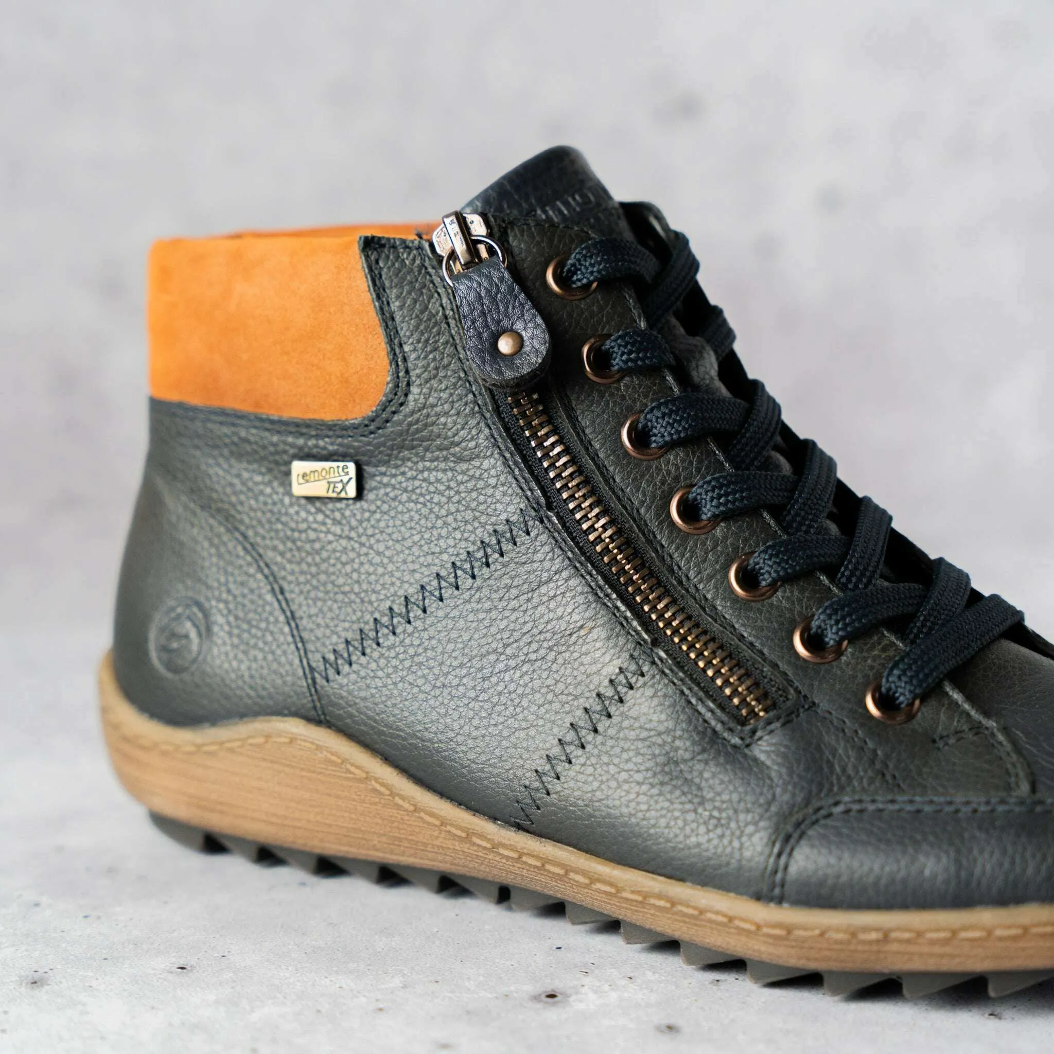 REMONTE  - R1457-14 in Navy with Brown Gs-one Spikeless Golf Shoe