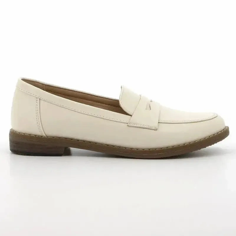 Soft Style by Hush Puppies Tysan Loafer With Saddle - Ivory Guri 8 Oxford Brogue Shoes