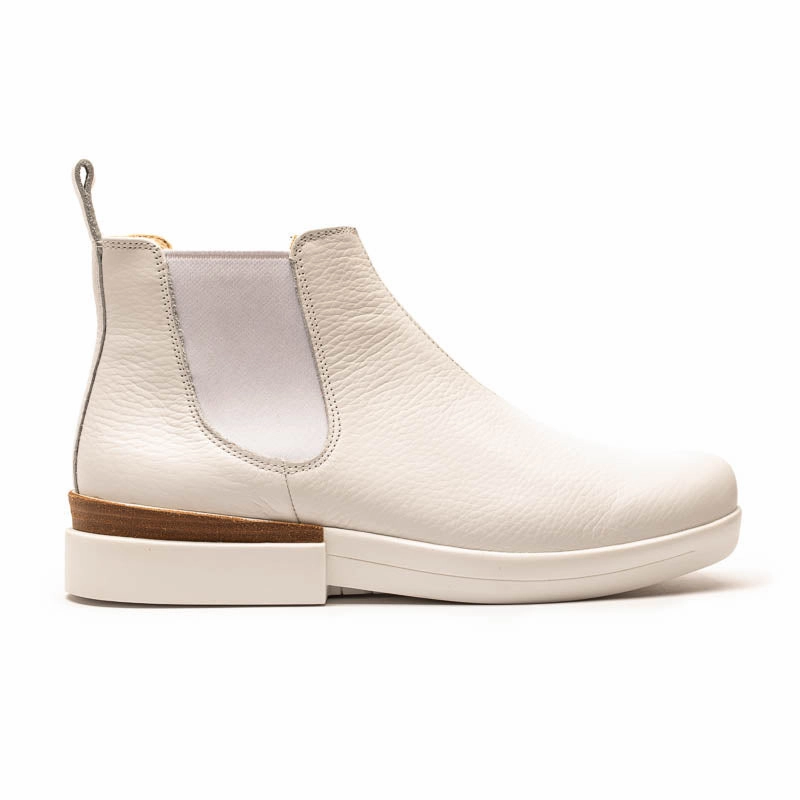 JON White | Grainy Leather Chelsea Boots Waterproof Lug Sole Chelsea Boots