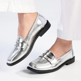 Brown And White Brogues Madison Bliss 3 Loafer With Saddle - Silver